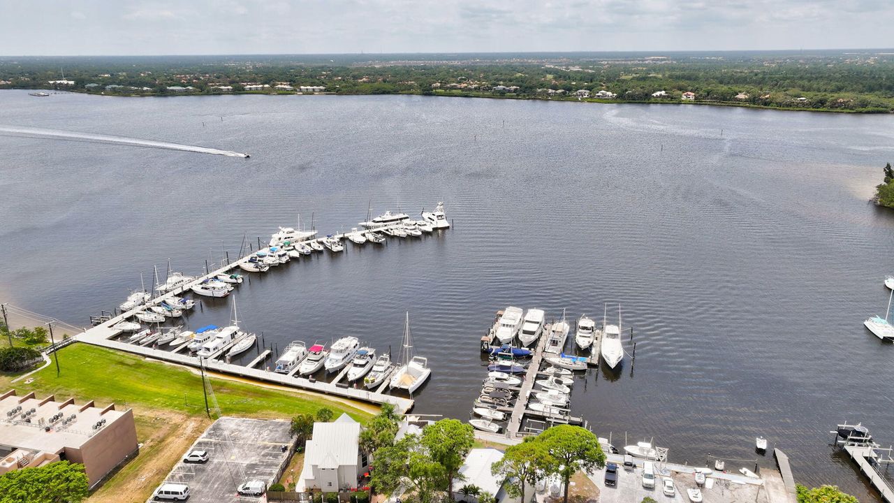 待售: $670,000 (4 贝兹, 2 浴室, 2128 平方英尺)