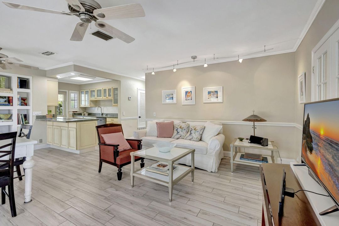 待售: $670,000 (4 贝兹, 2 浴室, 2128 平方英尺)