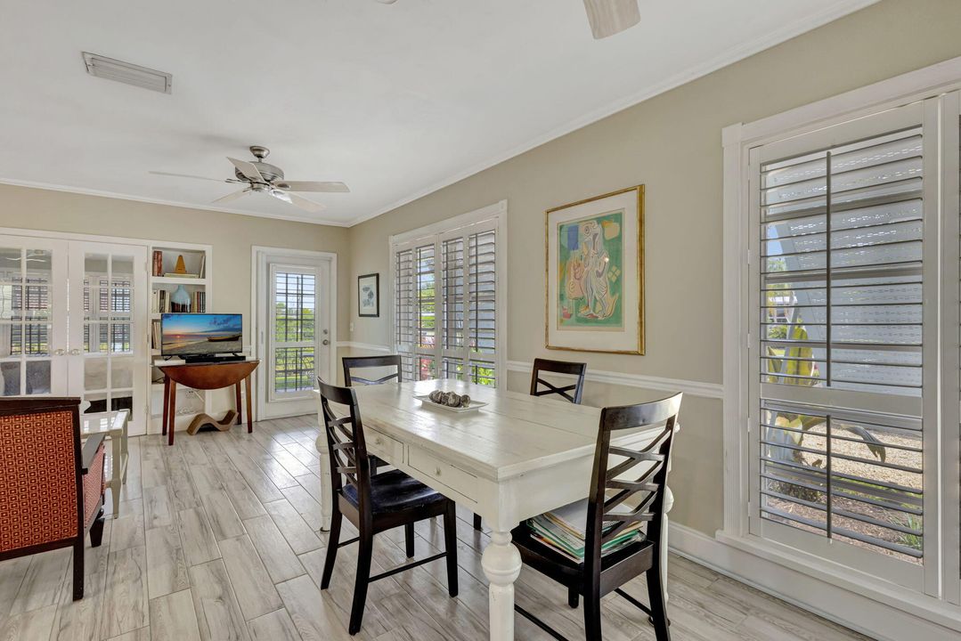 待售: $670,000 (4 贝兹, 2 浴室, 2128 平方英尺)