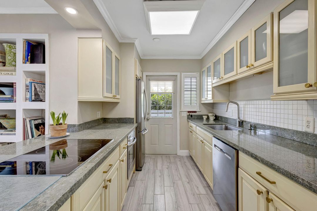 待售: $670,000 (4 贝兹, 2 浴室, 2128 平方英尺)