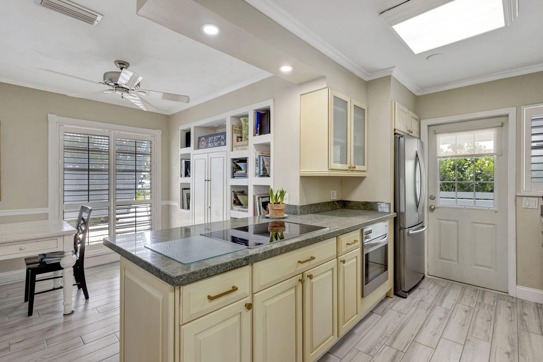 待售: $670,000 (4 贝兹, 2 浴室, 2128 平方英尺)