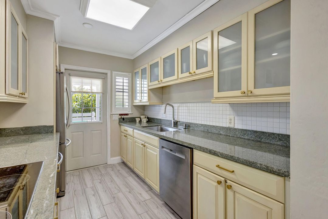 待售: $670,000 (4 贝兹, 2 浴室, 2128 平方英尺)