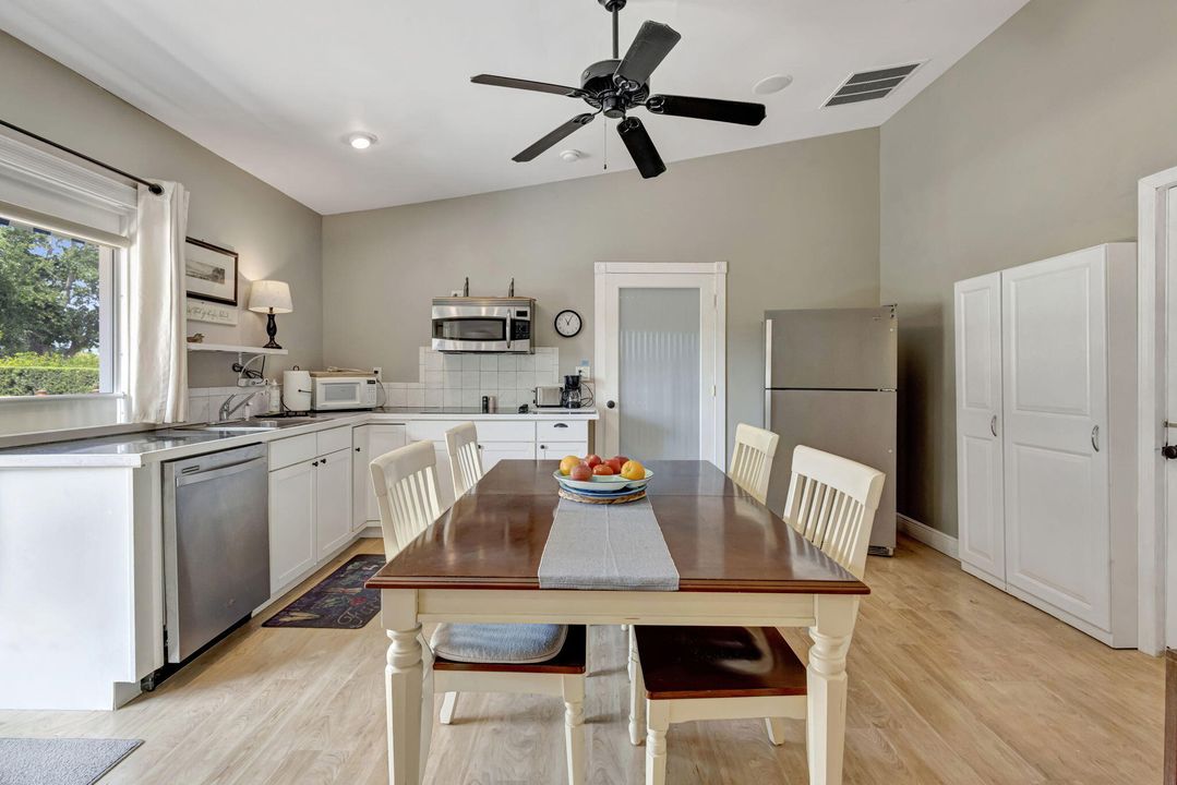 待售: $670,000 (4 贝兹, 2 浴室, 2128 平方英尺)