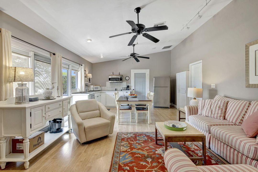 待售: $670,000 (4 贝兹, 2 浴室, 2128 平方英尺)