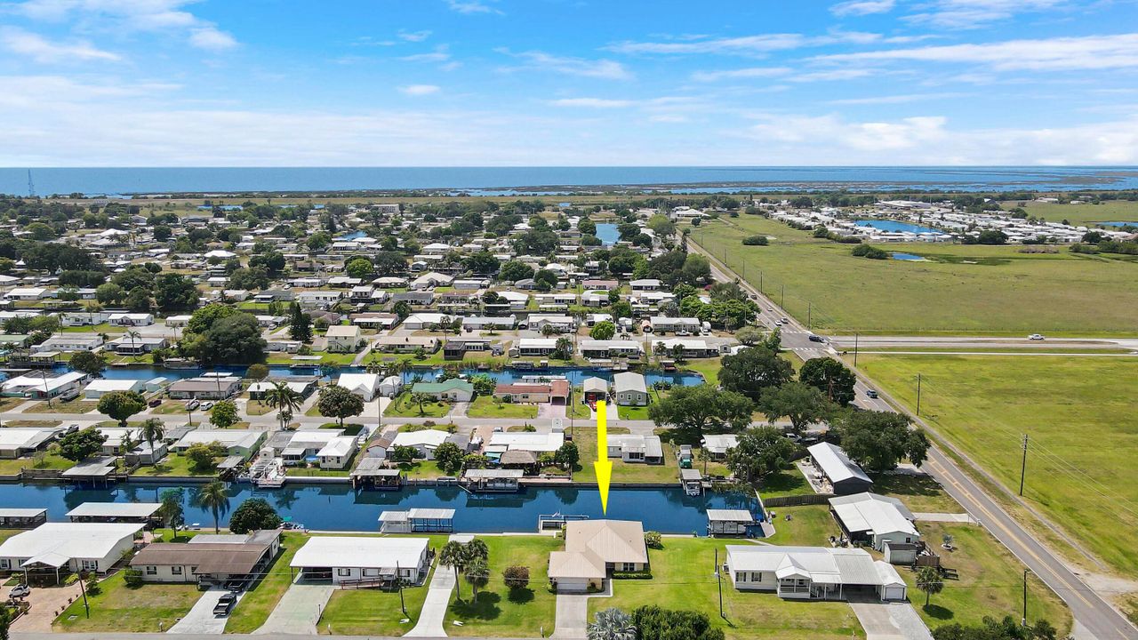 For Sale: $450,000 (3 beds, 2 baths, 1330 Square Feet)