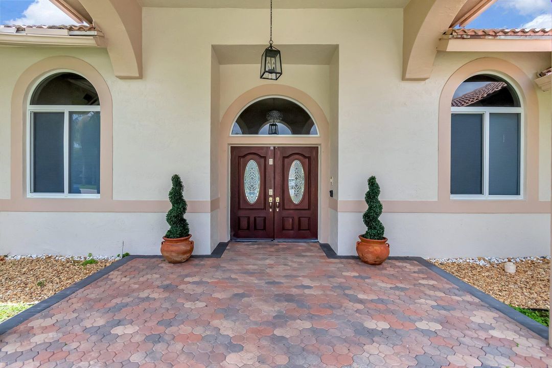 For Sale: $900,000 (4 beds, 3 baths, 2942 Square Feet)