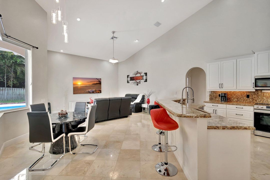 For Sale: $900,000 (4 beds, 3 baths, 2942 Square Feet)