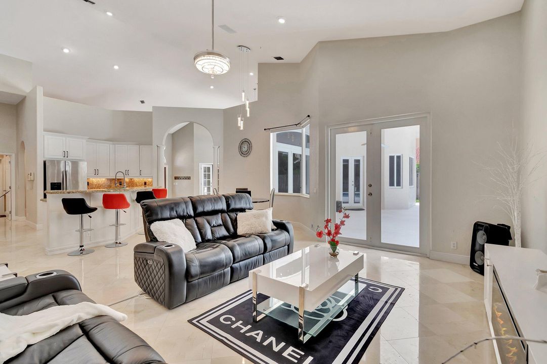 For Sale: $900,000 (4 beds, 3 baths, 2942 Square Feet)