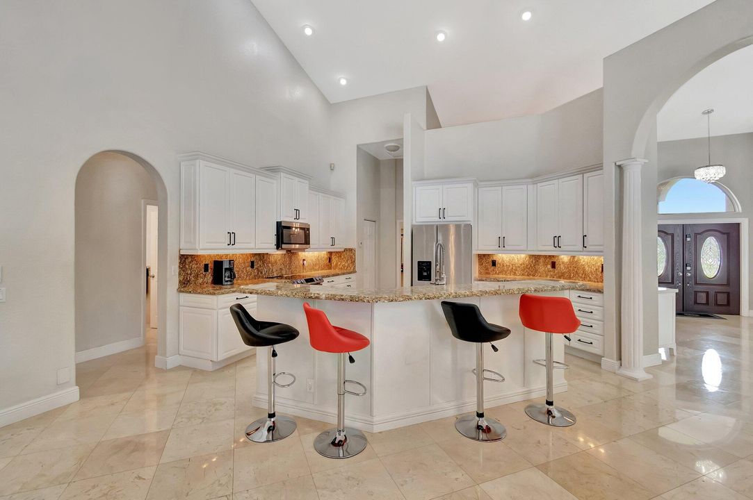 For Sale: $900,000 (4 beds, 3 baths, 2942 Square Feet)