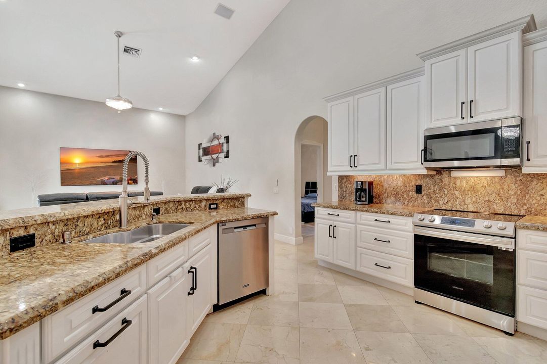 For Sale: $900,000 (4 beds, 3 baths, 2942 Square Feet)