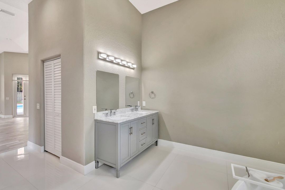 For Sale: $900,000 (4 beds, 3 baths, 2942 Square Feet)