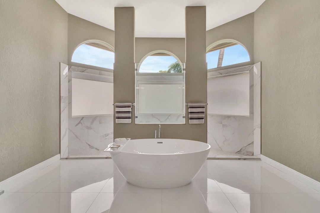 For Sale: $900,000 (4 beds, 3 baths, 2942 Square Feet)