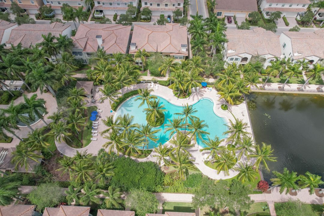 Activo con contrato: $4,600 (3 camas, 3 baños, 2907 Pies cuadrados)