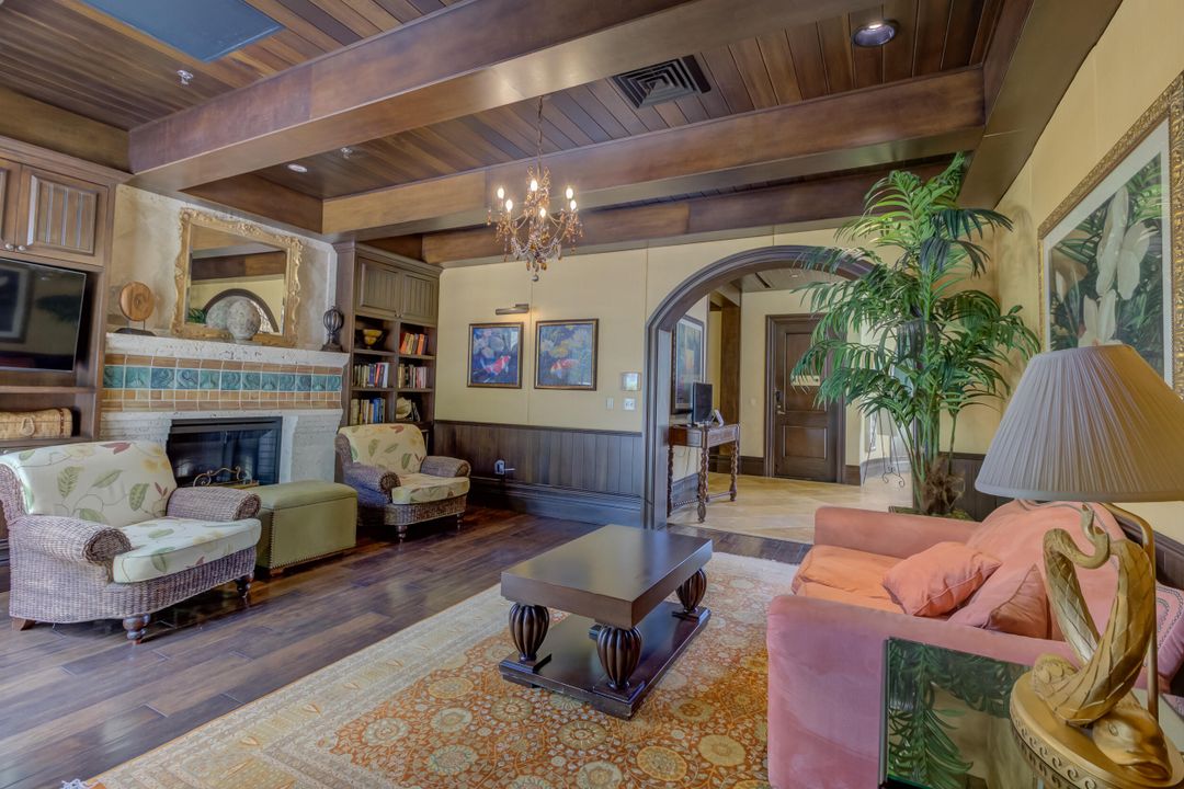 Activo con contrato: $4,600 (3 camas, 3 baños, 2907 Pies cuadrados)