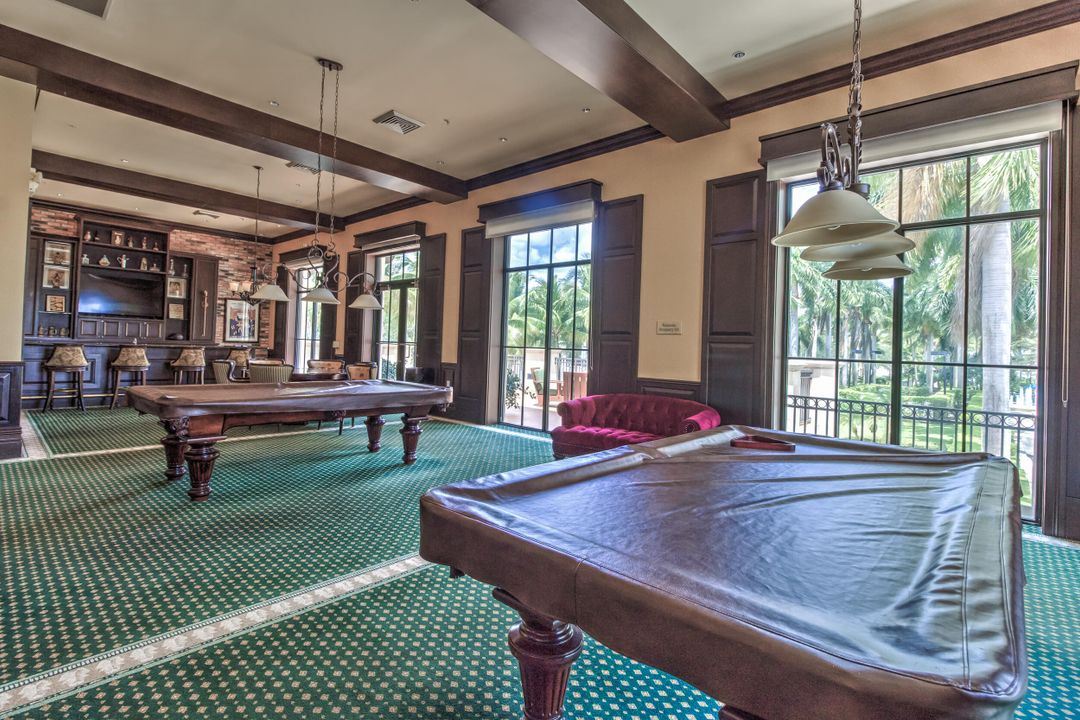 Activo con contrato: $4,600 (3 camas, 3 baños, 2907 Pies cuadrados)