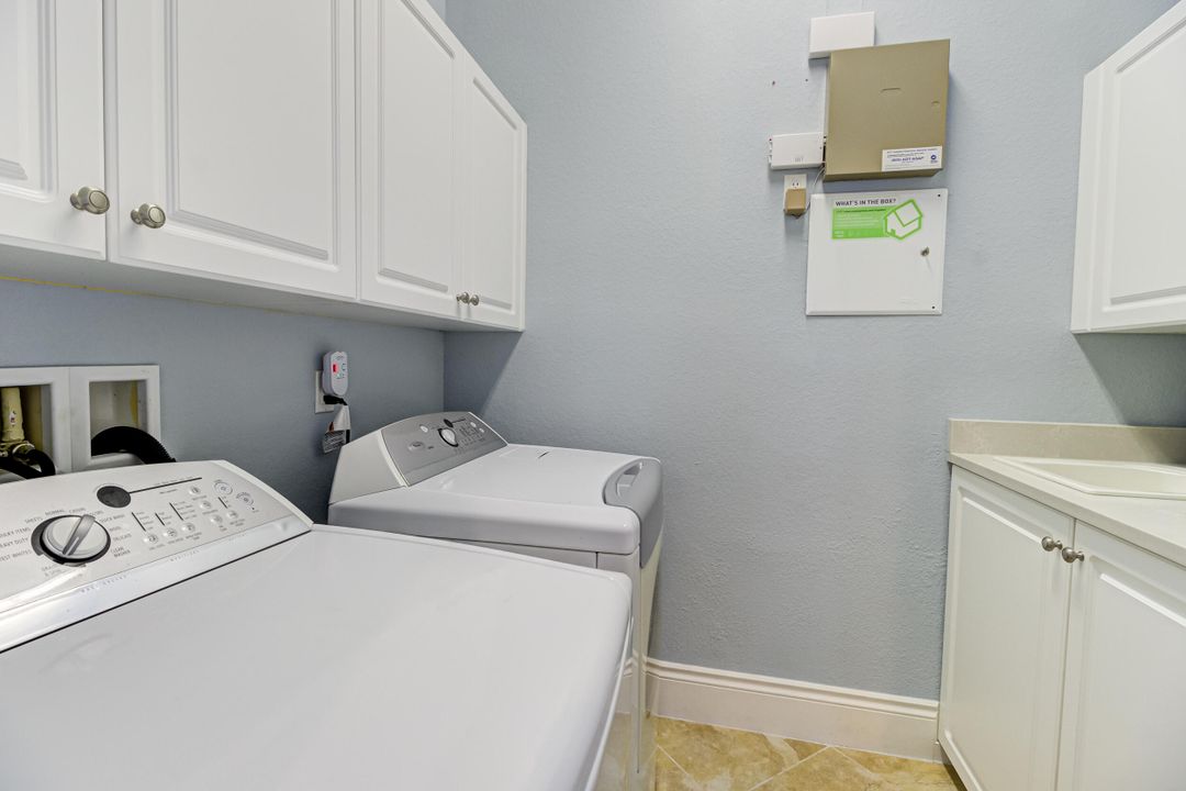 Activo con contrato: $4,600 (3 camas, 3 baños, 2907 Pies cuadrados)