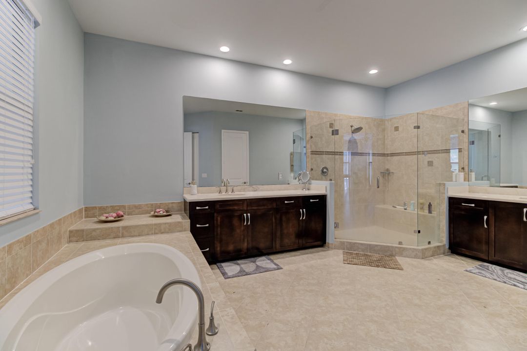 Activo con contrato: $4,600 (3 camas, 3 baños, 2907 Pies cuadrados)