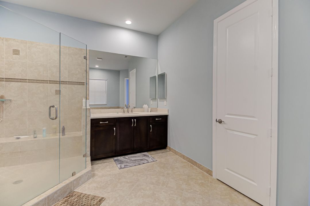 Activo con contrato: $4,600 (3 camas, 3 baños, 2907 Pies cuadrados)