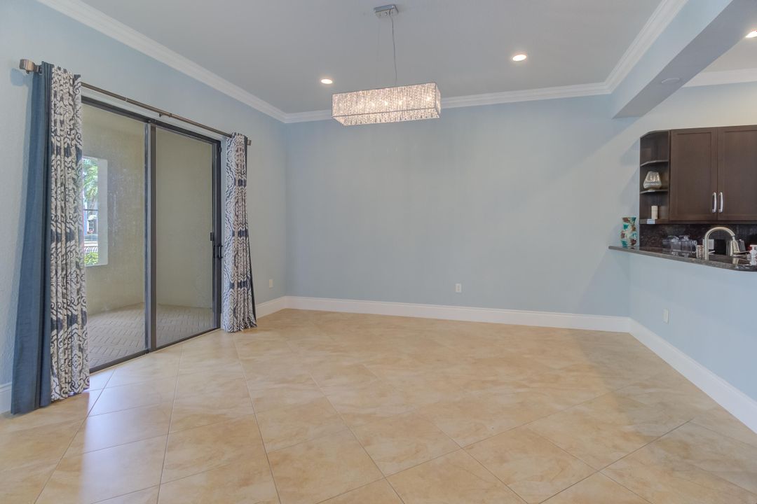 Activo con contrato: $4,600 (3 camas, 3 baños, 2907 Pies cuadrados)