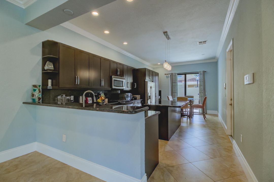 Activo con contrato: $4,600 (3 camas, 3 baños, 2907 Pies cuadrados)