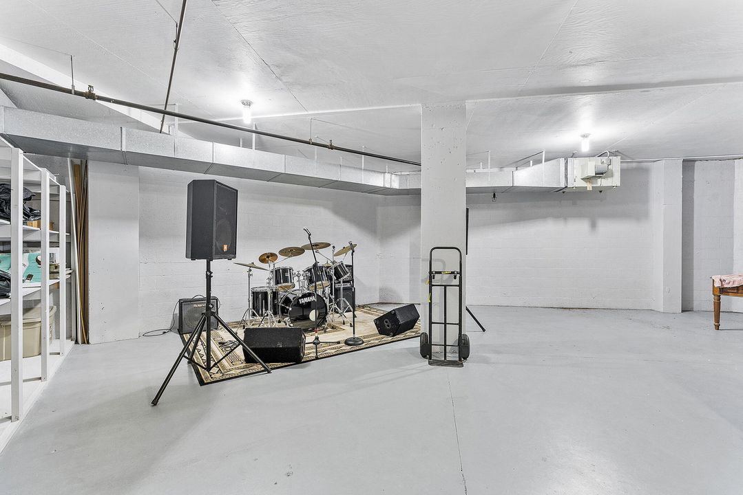 Под контрактом: $15,000 (2 спален, 2 ванн, 1886 Квадратных фут)