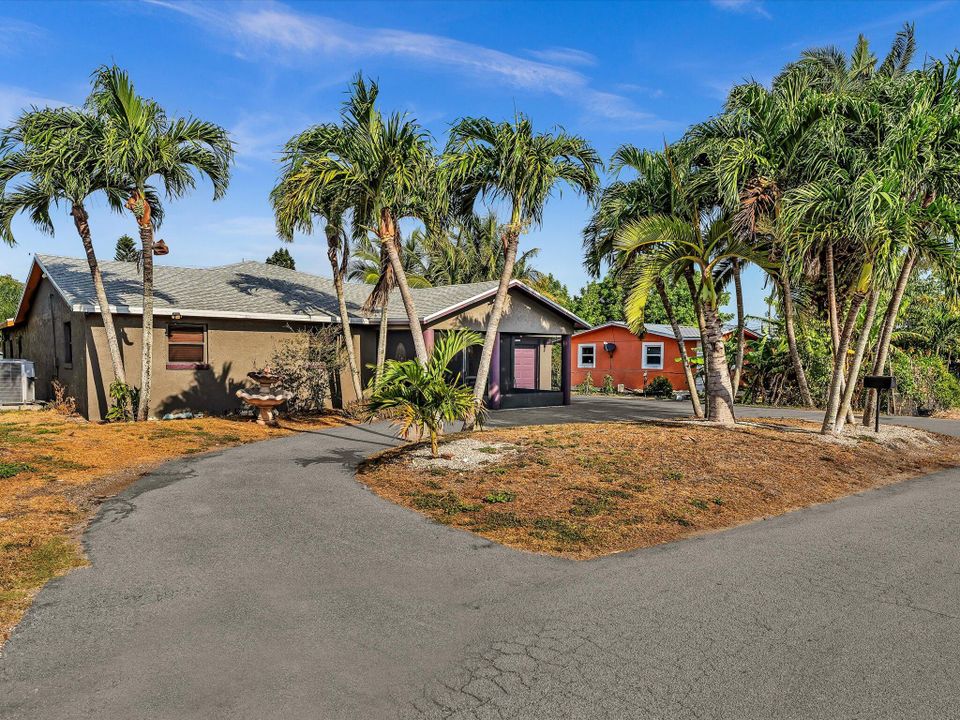 For Sale: $325,000 (4 beds, 3 baths, 2352 Square Feet)