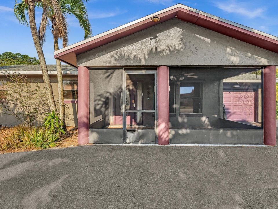 For Sale: $325,000 (4 beds, 3 baths, 2352 Square Feet)