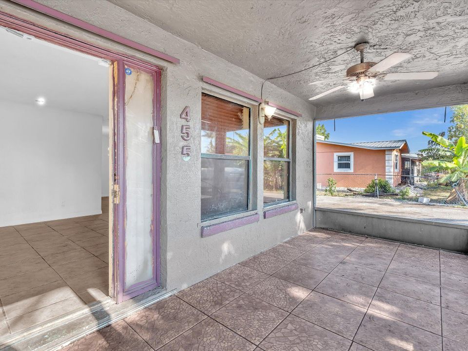 For Sale: $325,000 (4 beds, 3 baths, 2352 Square Feet)