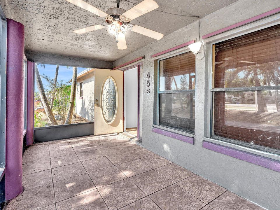 For Sale: $325,000 (4 beds, 3 baths, 2352 Square Feet)