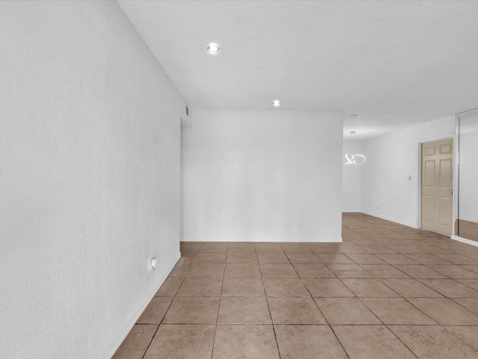 For Sale: $325,000 (4 beds, 3 baths, 2352 Square Feet)