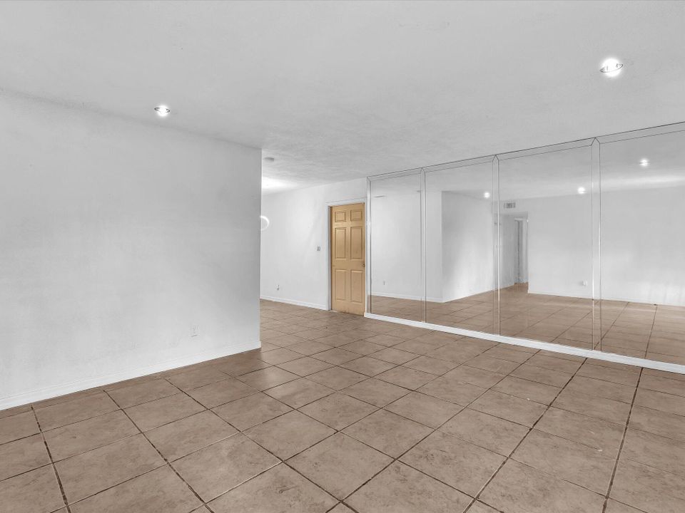 For Sale: $325,000 (4 beds, 3 baths, 2352 Square Feet)