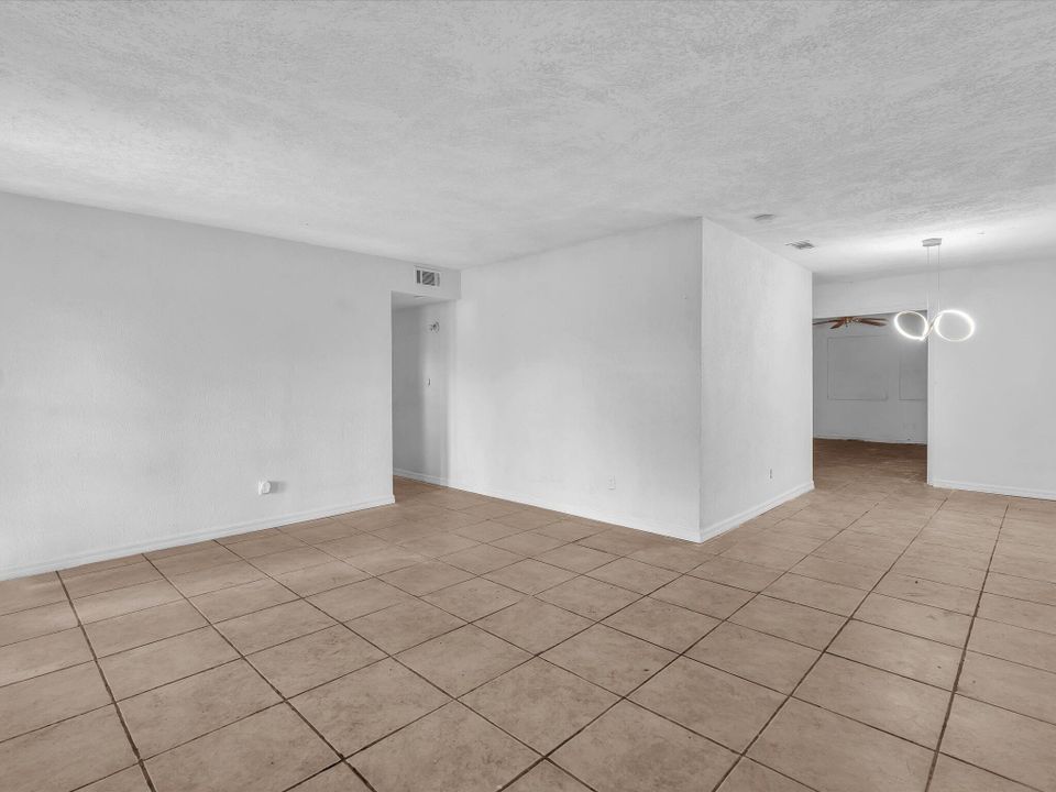 For Sale: $325,000 (4 beds, 3 baths, 2352 Square Feet)