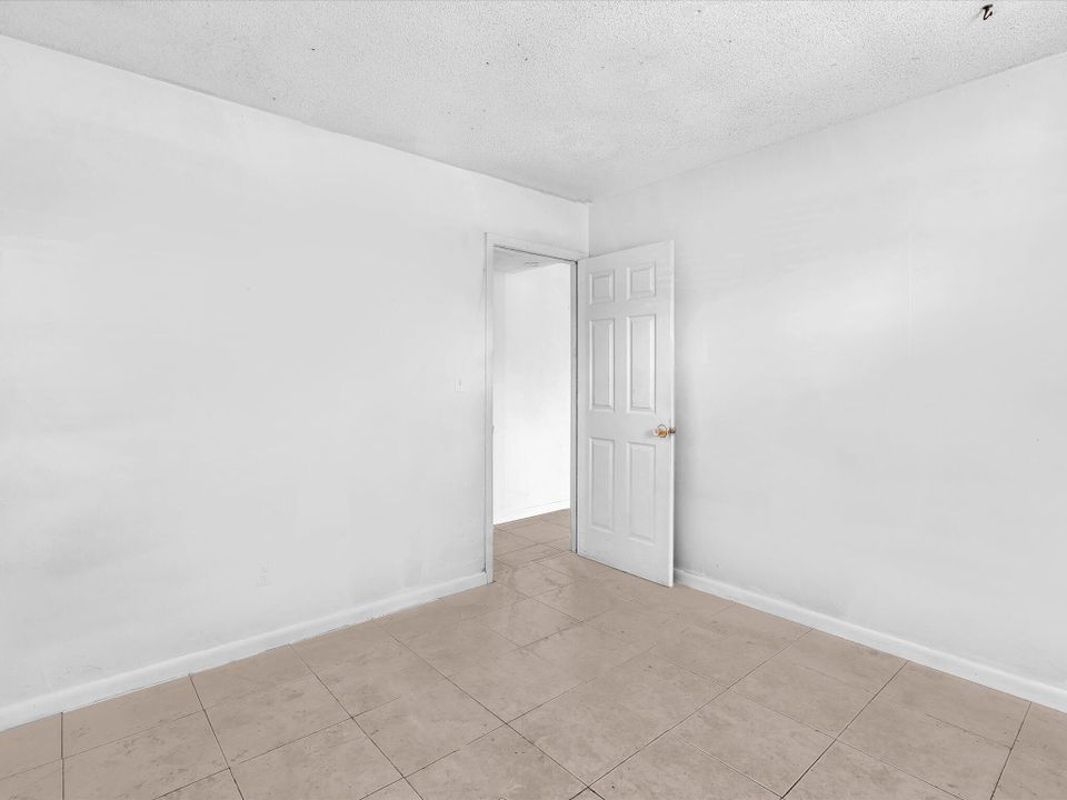 For Sale: $325,000 (4 beds, 3 baths, 2352 Square Feet)