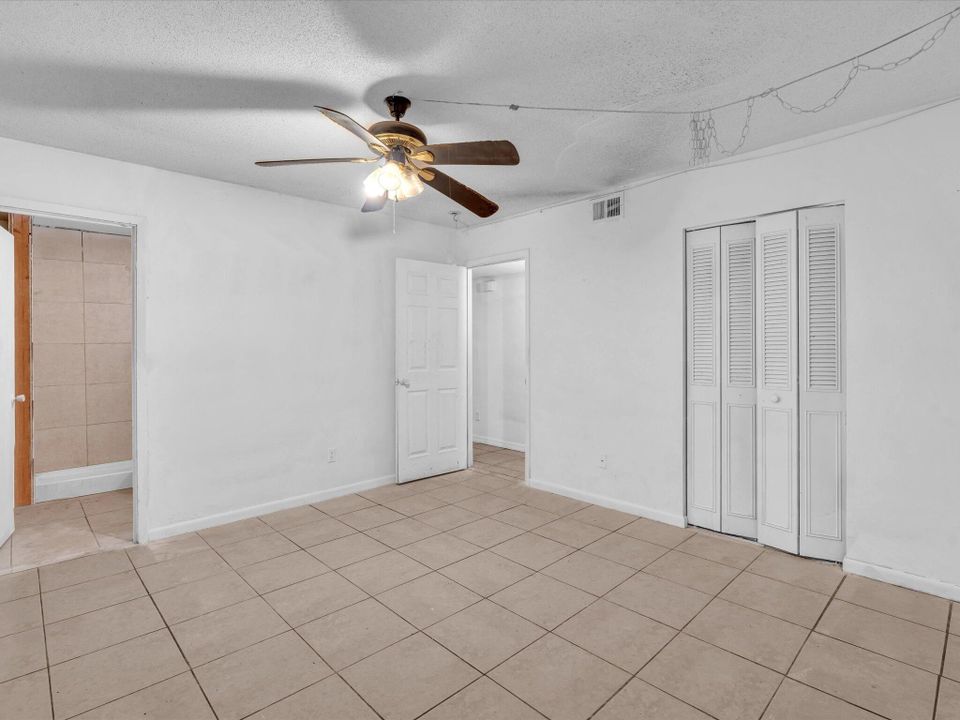 For Sale: $325,000 (4 beds, 3 baths, 2352 Square Feet)