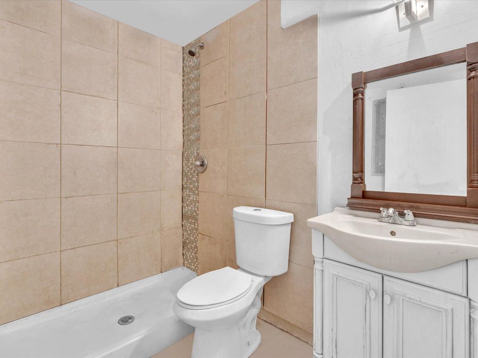 For Sale: $325,000 (4 beds, 3 baths, 2352 Square Feet)