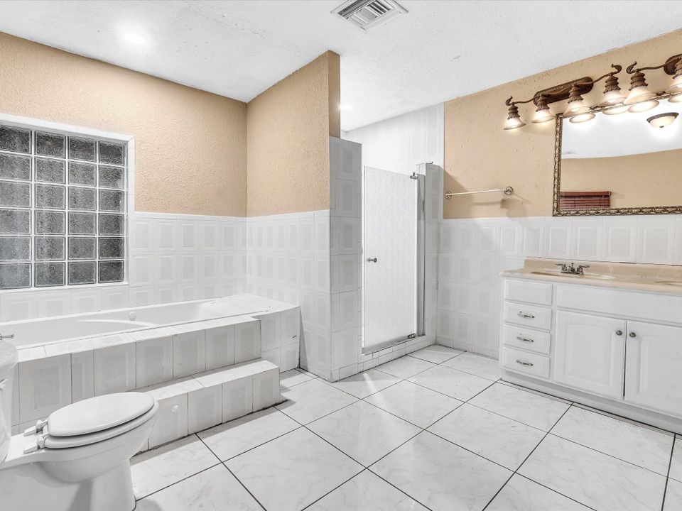 For Sale: $325,000 (4 beds, 3 baths, 2352 Square Feet)