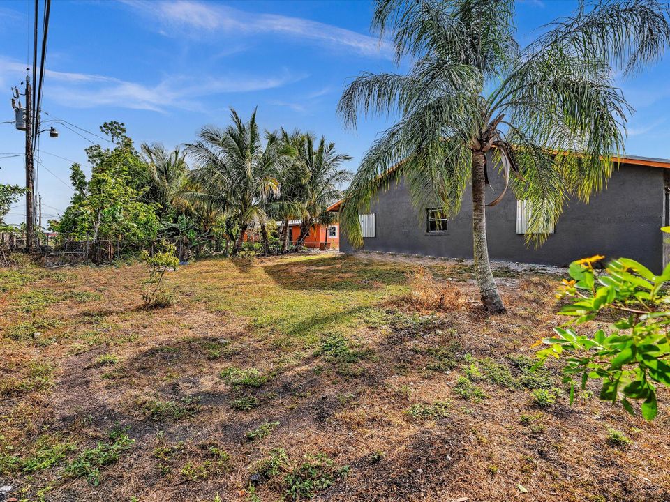 For Sale: $325,000 (4 beds, 3 baths, 2352 Square Feet)