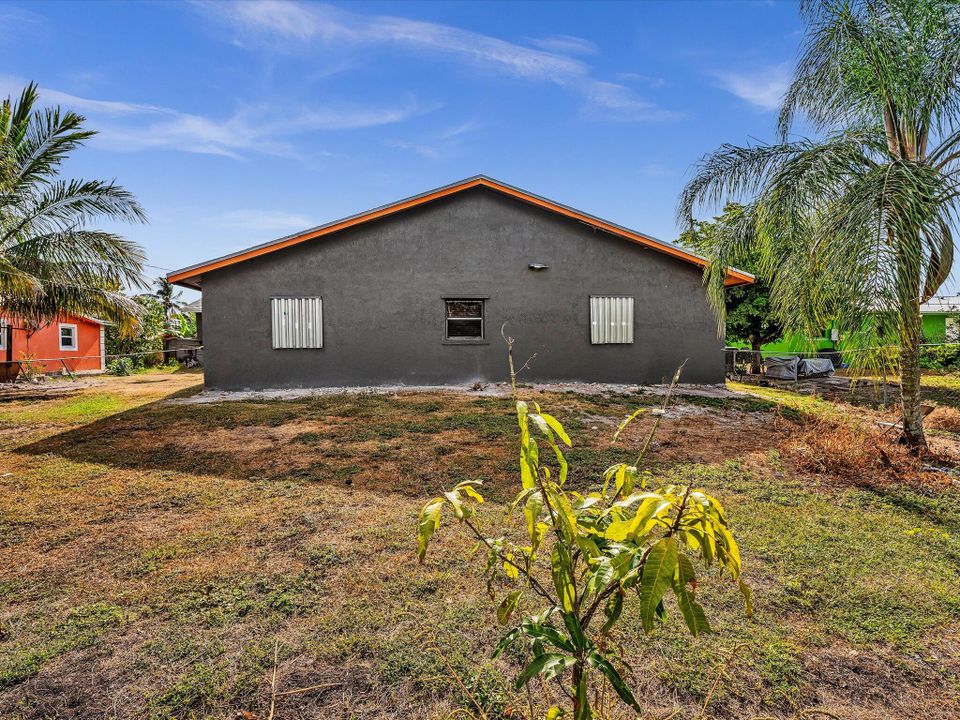 For Sale: $325,000 (4 beds, 3 baths, 2352 Square Feet)