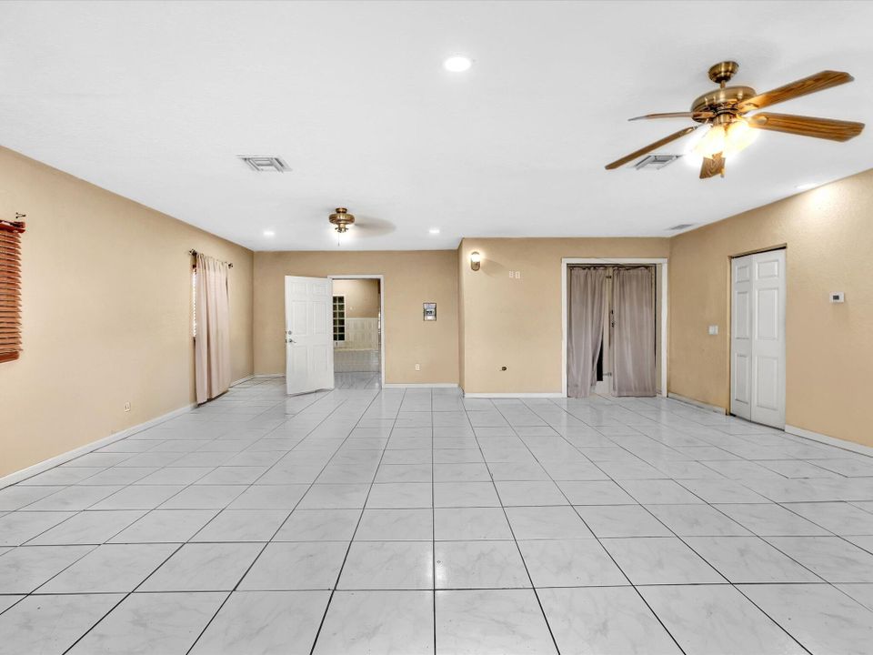 For Sale: $325,000 (4 beds, 3 baths, 2352 Square Feet)