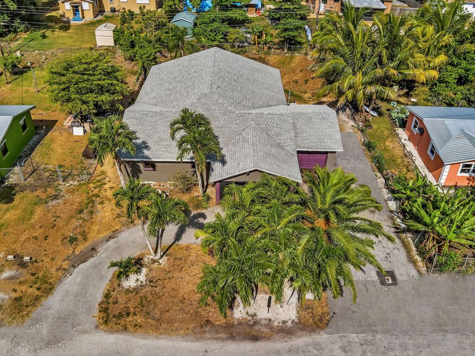 For Sale: $325,000 (4 beds, 3 baths, 2352 Square Feet)