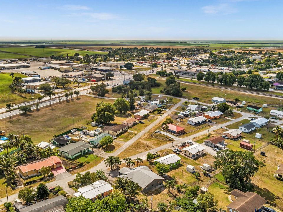 For Sale: $325,000 (4 beds, 3 baths, 2352 Square Feet)