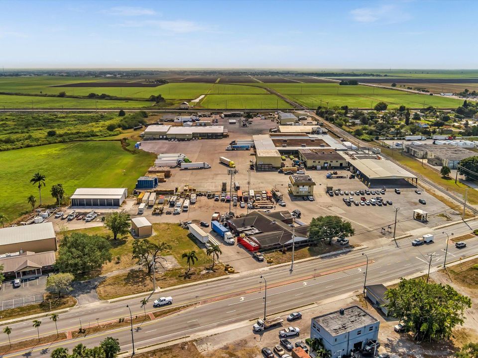 For Sale: $325,000 (4 beds, 3 baths, 2352 Square Feet)