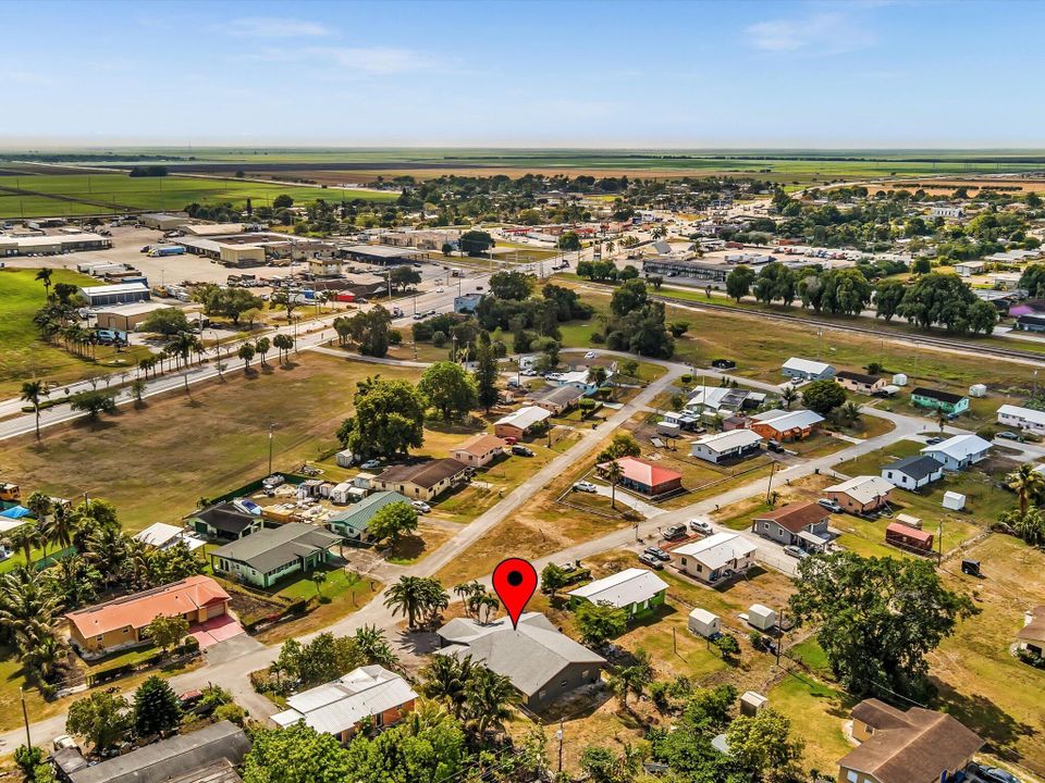 For Sale: $325,000 (4 beds, 3 baths, 2352 Square Feet)