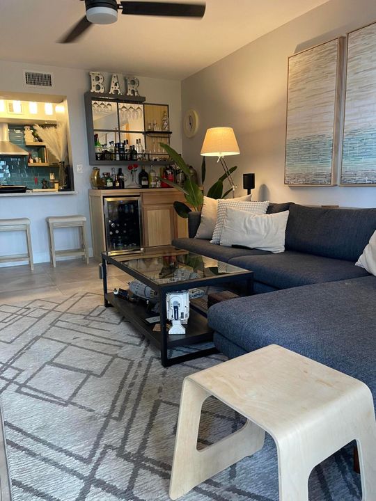 На продажу: $299,000 (2 спален, 1 ванн, 901 Квадратных фут)