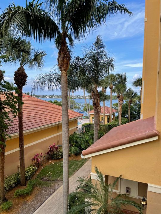 На продажу: $299,000 (2 спален, 1 ванн, 901 Квадратных фут)