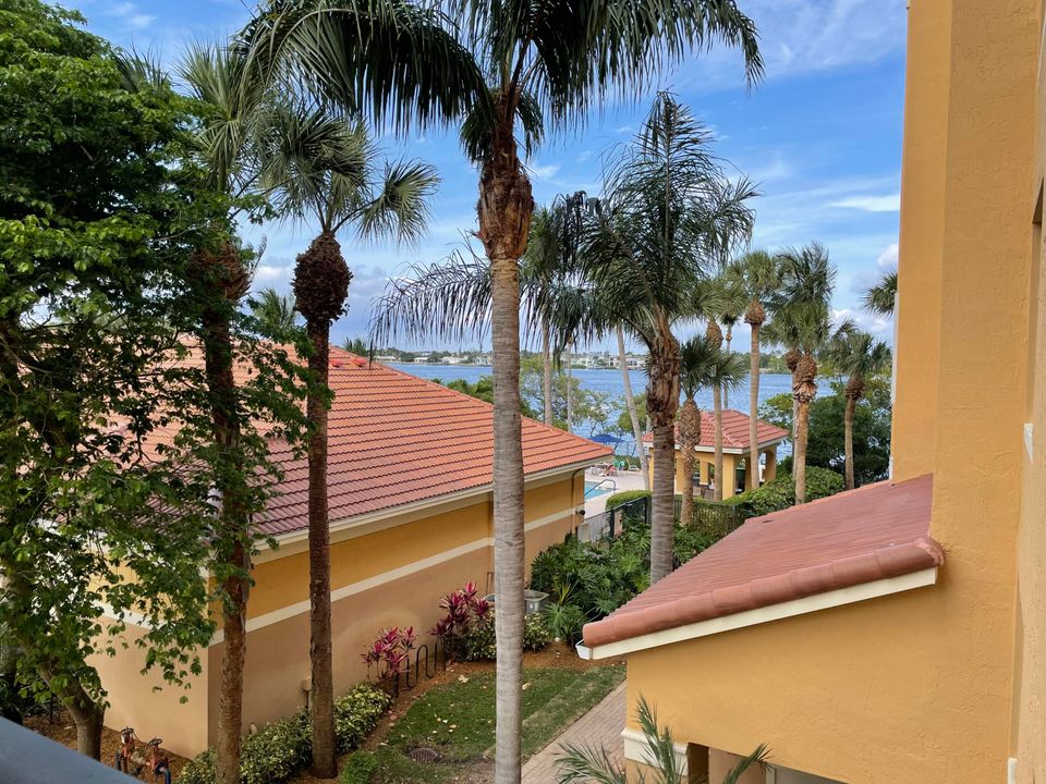 На продажу: $299,000 (2 спален, 1 ванн, 901 Квадратных фут)