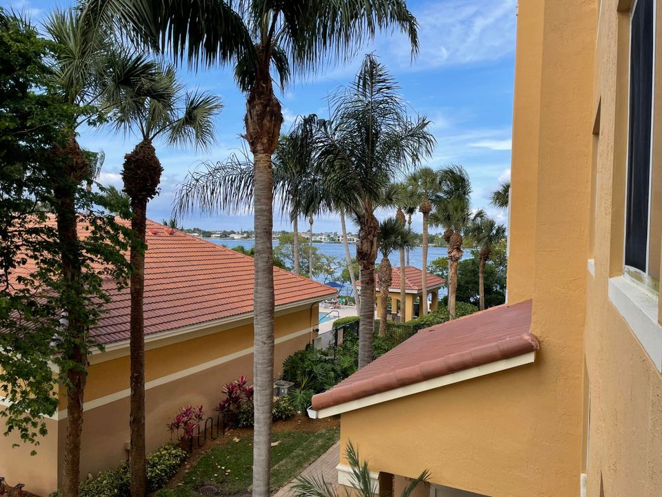 На продажу: $299,000 (2 спален, 1 ванн, 901 Квадратных фут)