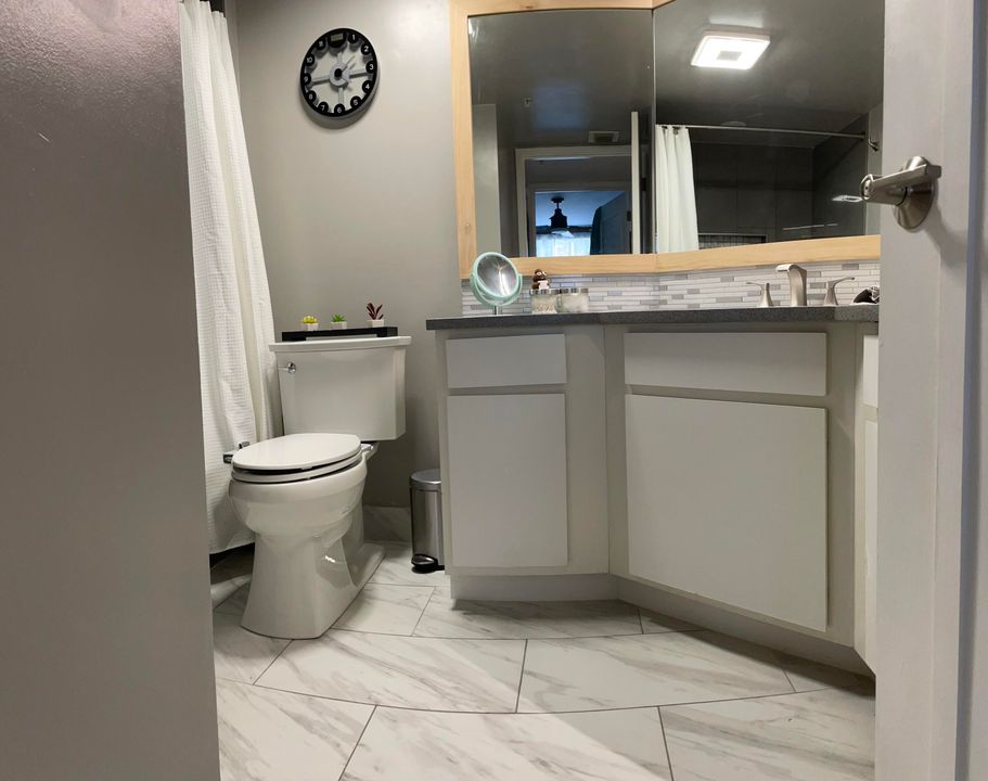 На продажу: $299,000 (2 спален, 1 ванн, 901 Квадратных фут)