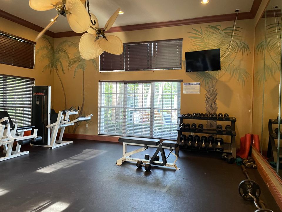 На продажу: $299,000 (2 спален, 1 ванн, 901 Квадратных фут)