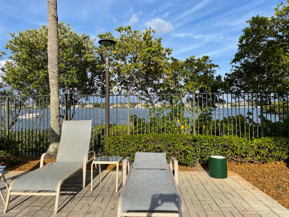 На продажу: $299,000 (2 спален, 1 ванн, 901 Квадратных фут)